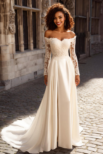 Robe de mariée ivoire à épaules dénudées en satin A-trapèze avec dentelle
